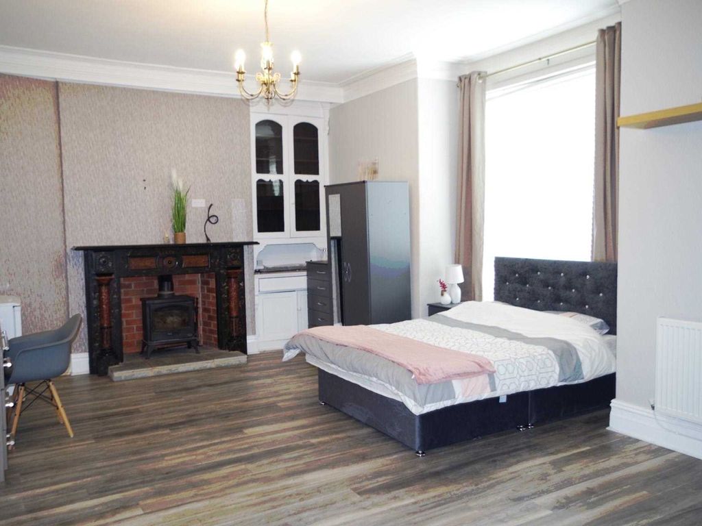 6 bed shared to rent in Lower Rawson Street, Farnworth