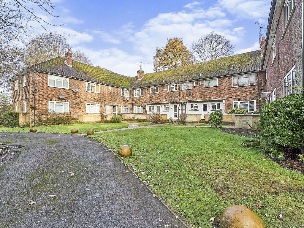 Shaftesbury Road, Woking, Surrey GU22