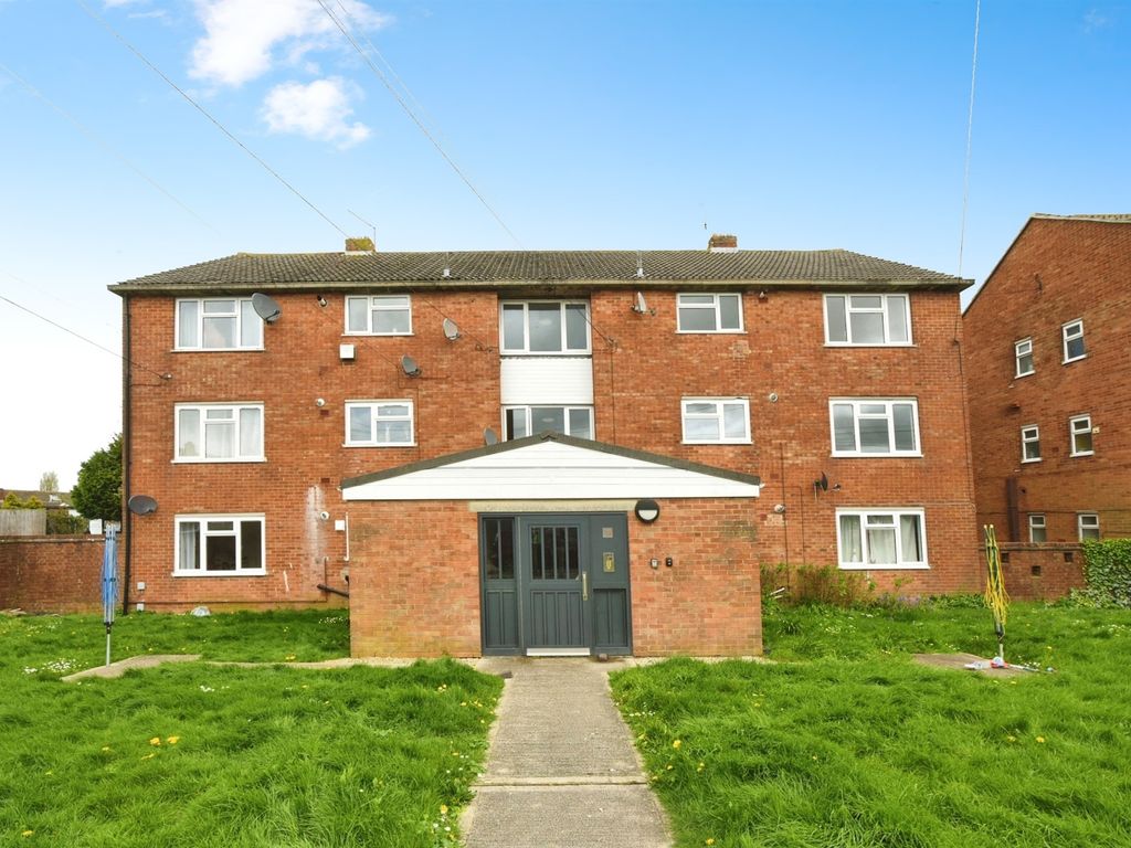 2 bed flat for sale in Wordsworth Drive, Swindon SN2, £110,000 Zoopla