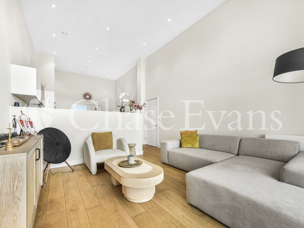 3 bed flat for sale in Landmann Point, Grenwich Millenium Village