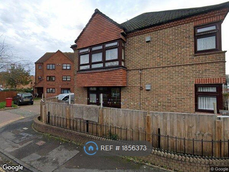 Room to rent in Oban Court, Slough SL1, £700 pcm Zoopla