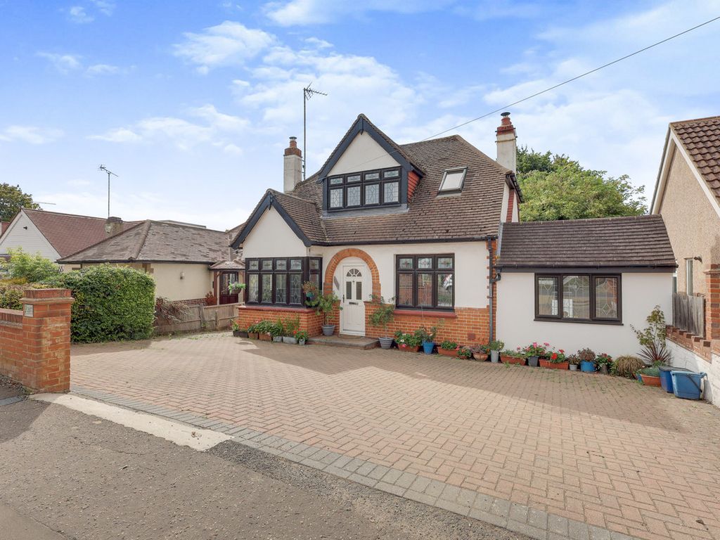 3 bed detached house for sale in Rayleigh Road, LeighOnSea SS9 Zoopla
