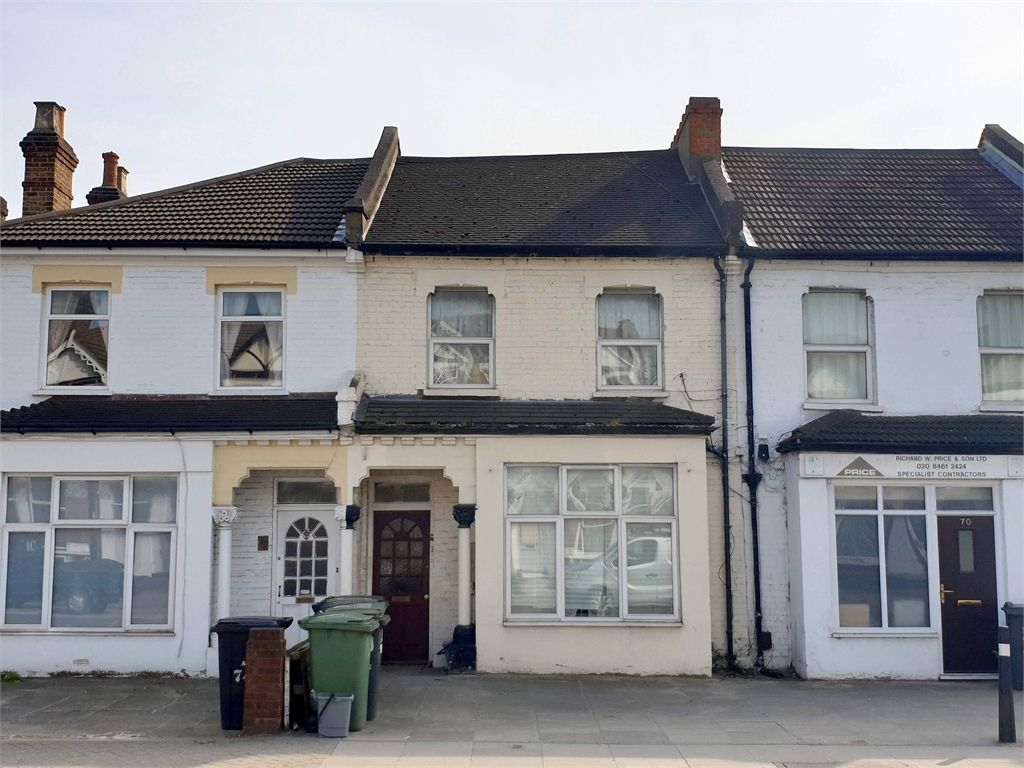 2 bed flat to rent in Brownhill Road, Catford, London SE6, £1,900 pcm