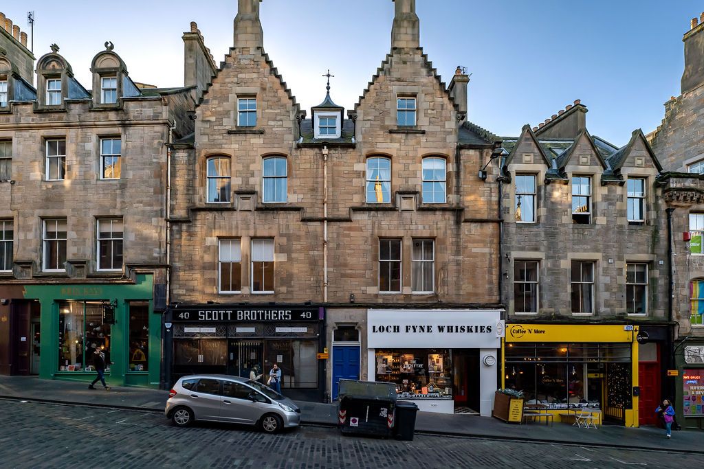 38 (3F1) Cockburn Street, Old Town, Edinburgh EH1  