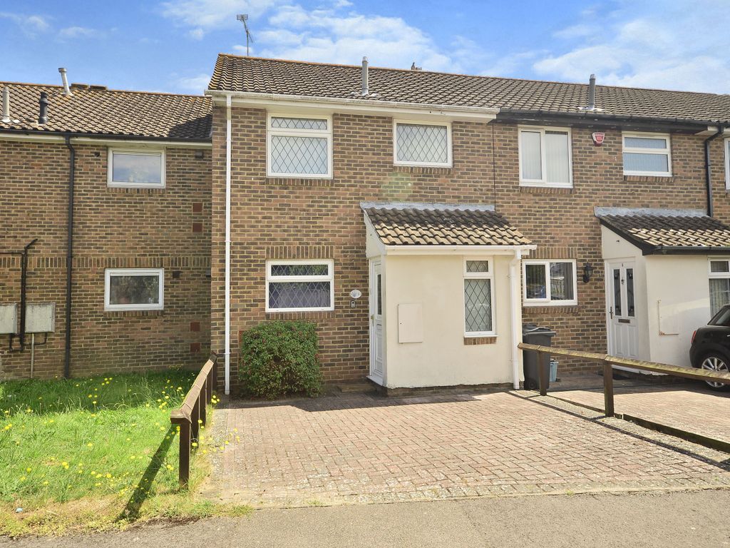 2 bed end terrace house for sale in Rectory Way, Kennington, Ashford
