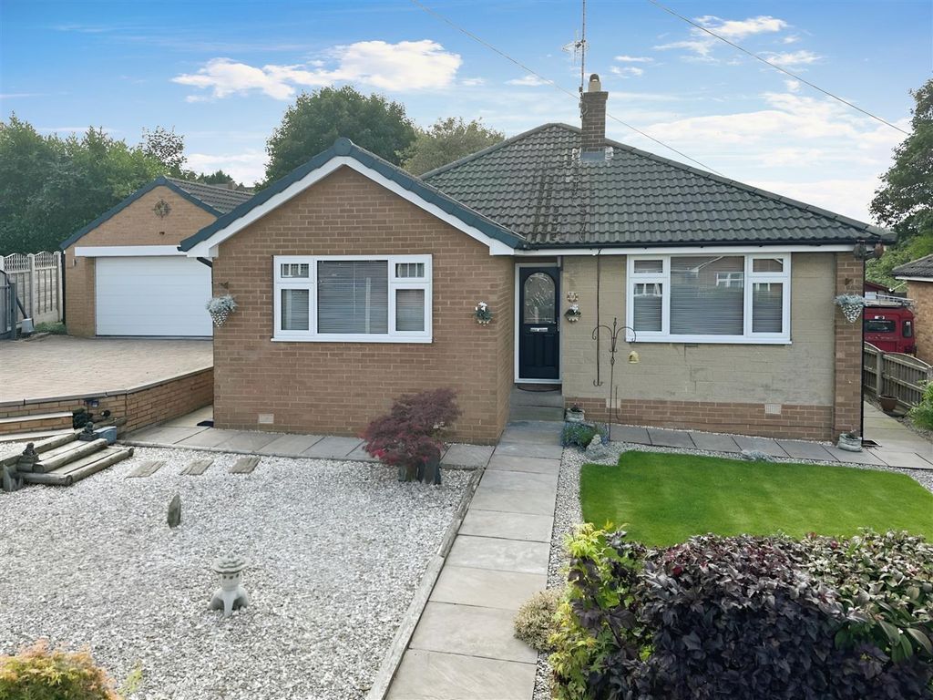 3 bed detached bungalow for sale in Pondfields Drive, Kippax, Leeds