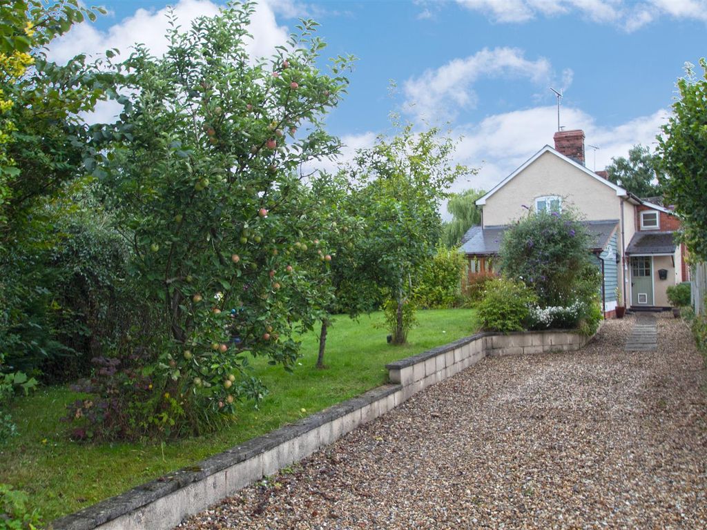 2 bed semidetached house for sale in Eardisley, Hereford HR3, £280,000