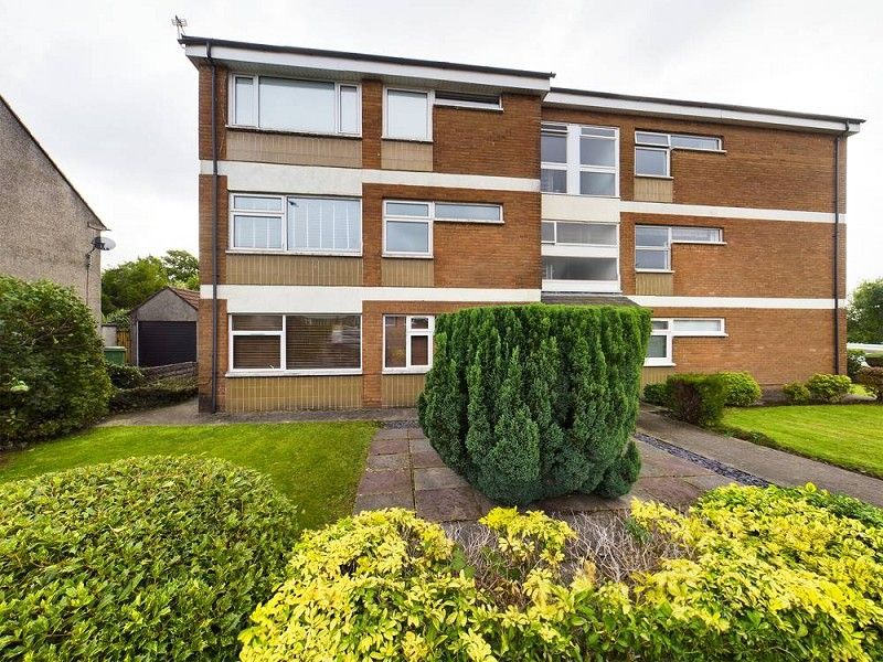 2 bed flat for sale in Heol Llanishen Fach, Rhiwbina, Cardiff. CF14