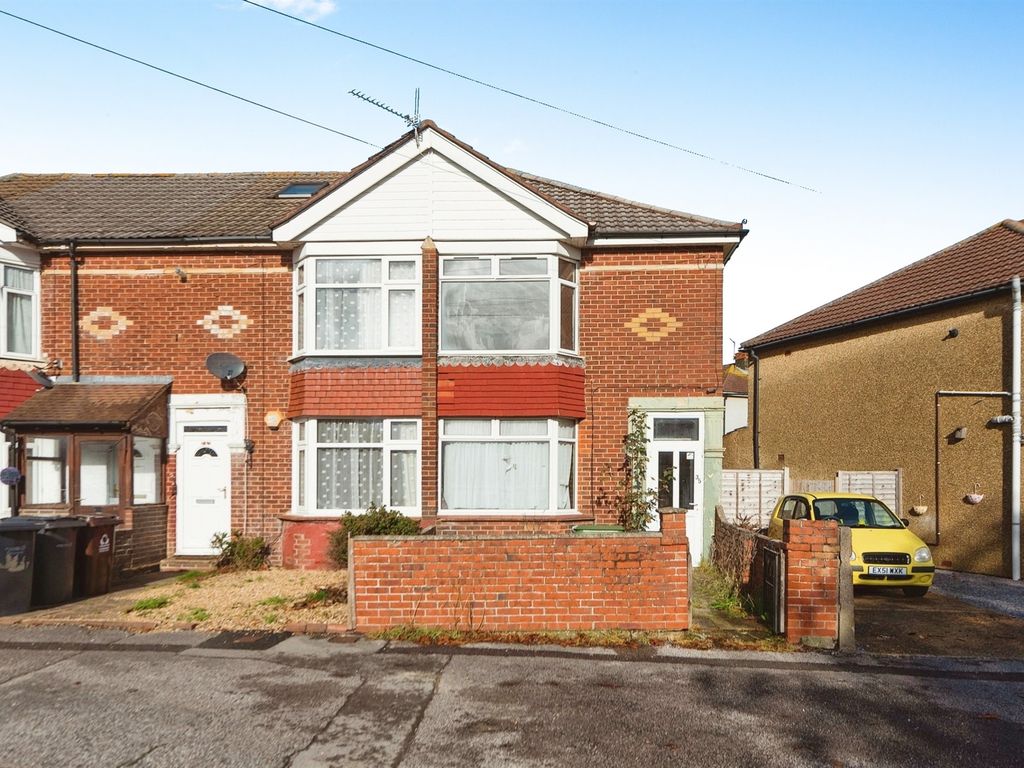 2 bed end terrace house for sale in Mill Pond Road, Gosport PO12, £