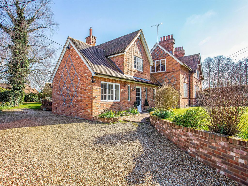 5 bed semidetached house for sale in Brightwell Baldwin, Watlington
