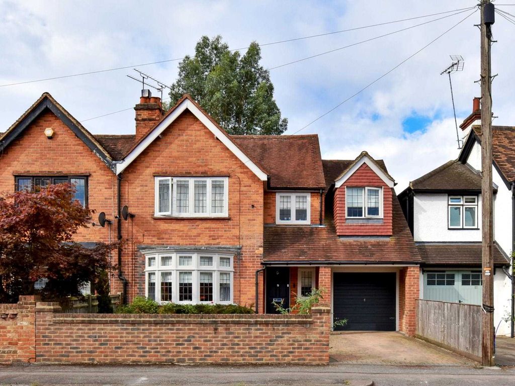 4 bed semidetached house for sale in Matlock Road, Caversham Heights