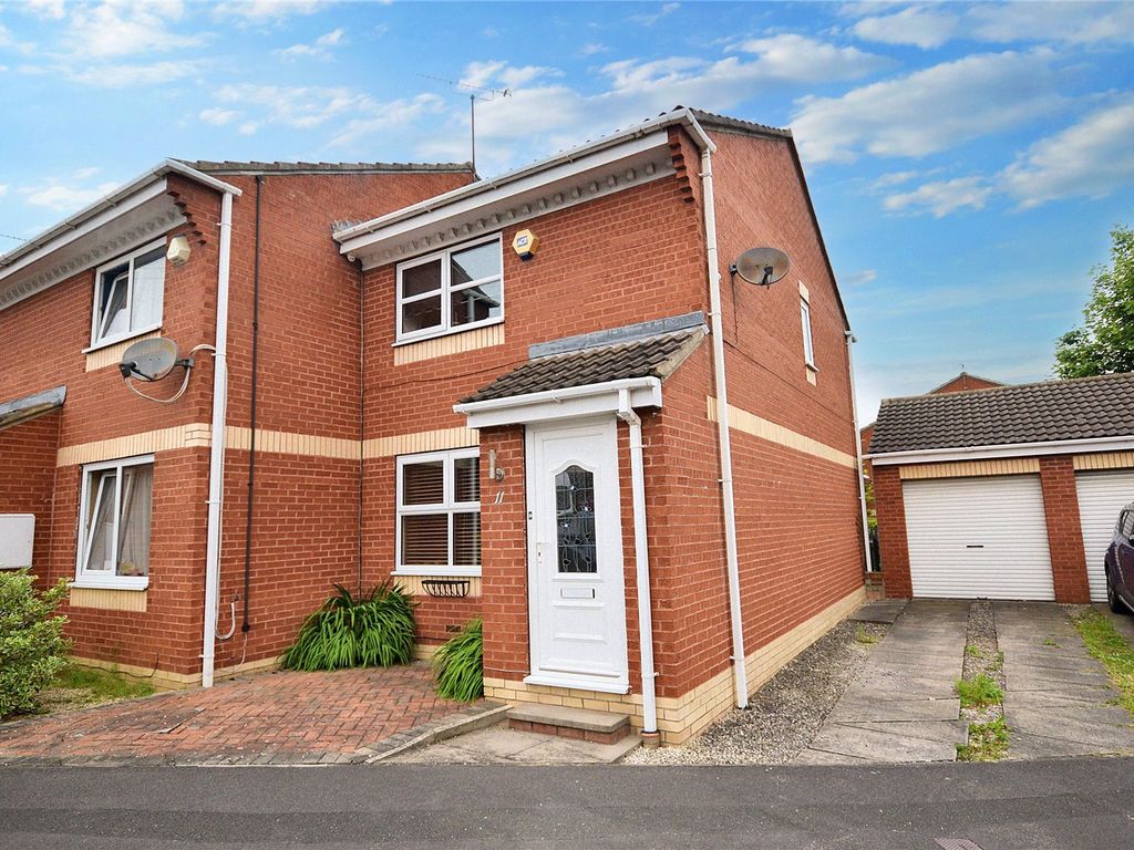 3 bed town house for sale in Laneside Gardens, Morley, Leeds, West Yorkshire LS27, £229,995 Zoopla