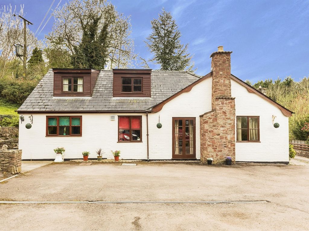 4 bed detached house for sale in RossOnWye, Whitchurch, RossOnWye