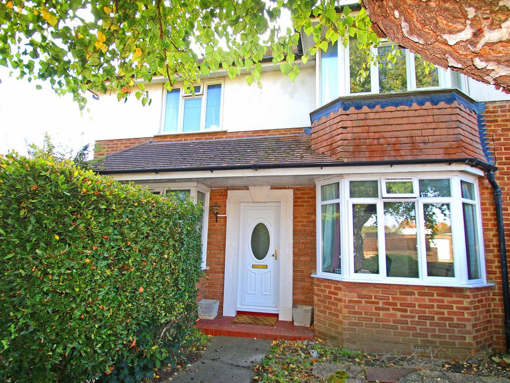 2 bed flat to rent in Harvey Road, Worthing BN12, £1,075 pcm Zoopla