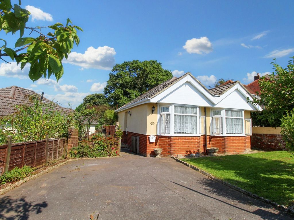 2 bed detached bungalow for sale in Upper Deacon Road, Bitterne SO19, £