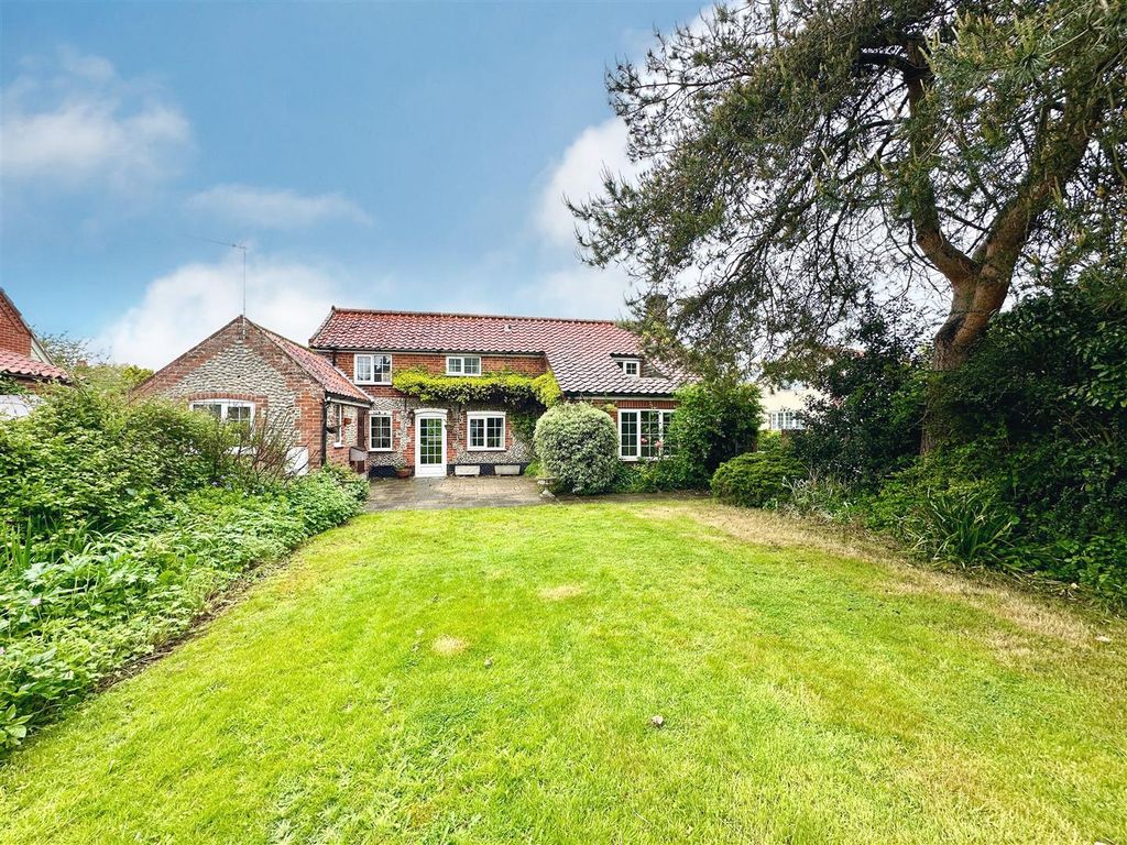 3 bed detached house for sale in The Green, Hickling, Norwich NR12, £