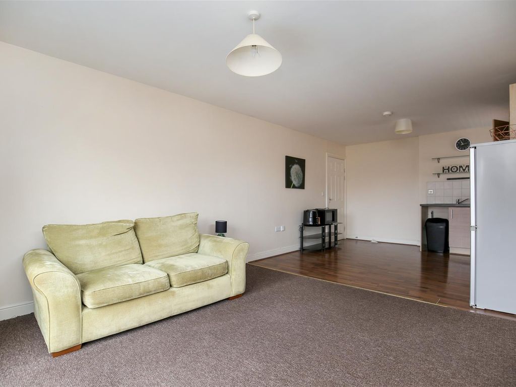 2 bed flat to rent in Reiver Court, Wallsend, North Tyneside NE28, £700