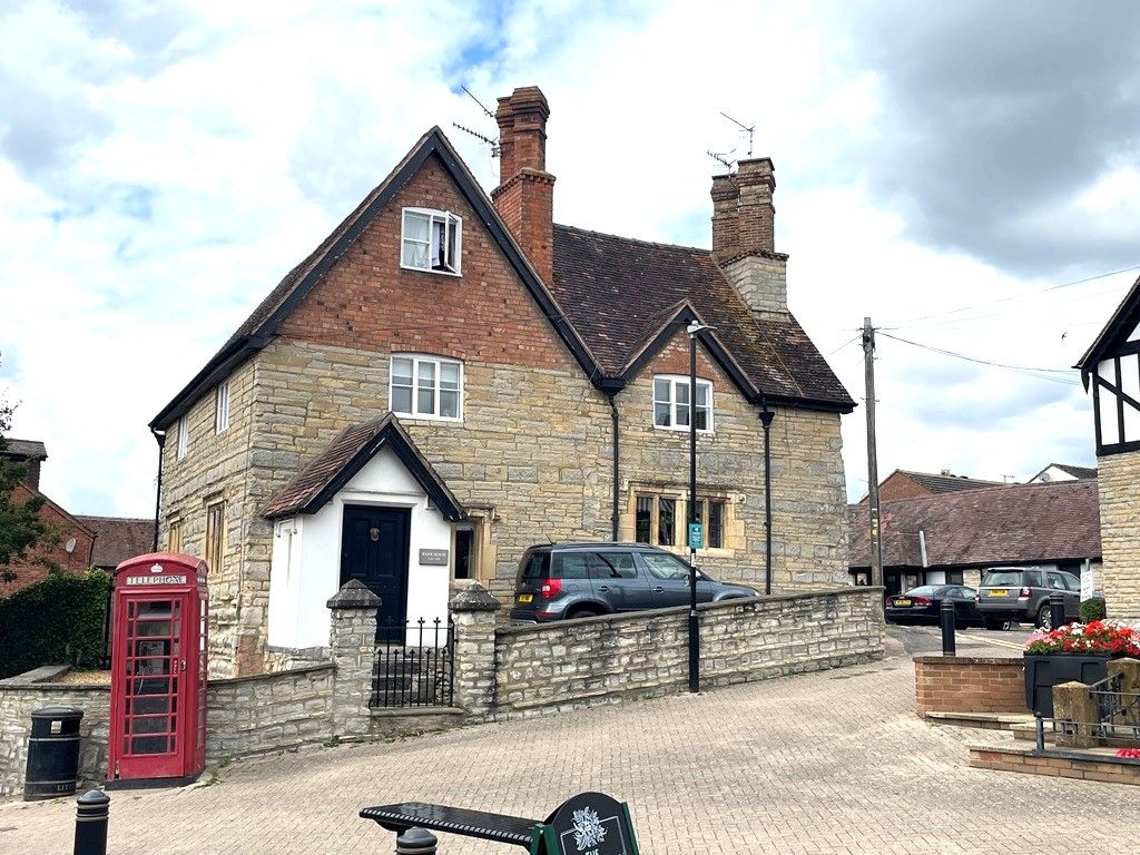 1 bed flat for sale in High Street, Alcester B50, £179,950 Zoopla