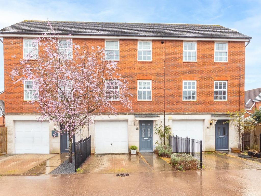 3 bed town house for sale in Nicolson Drive, Leighton Buzzard LU7, £