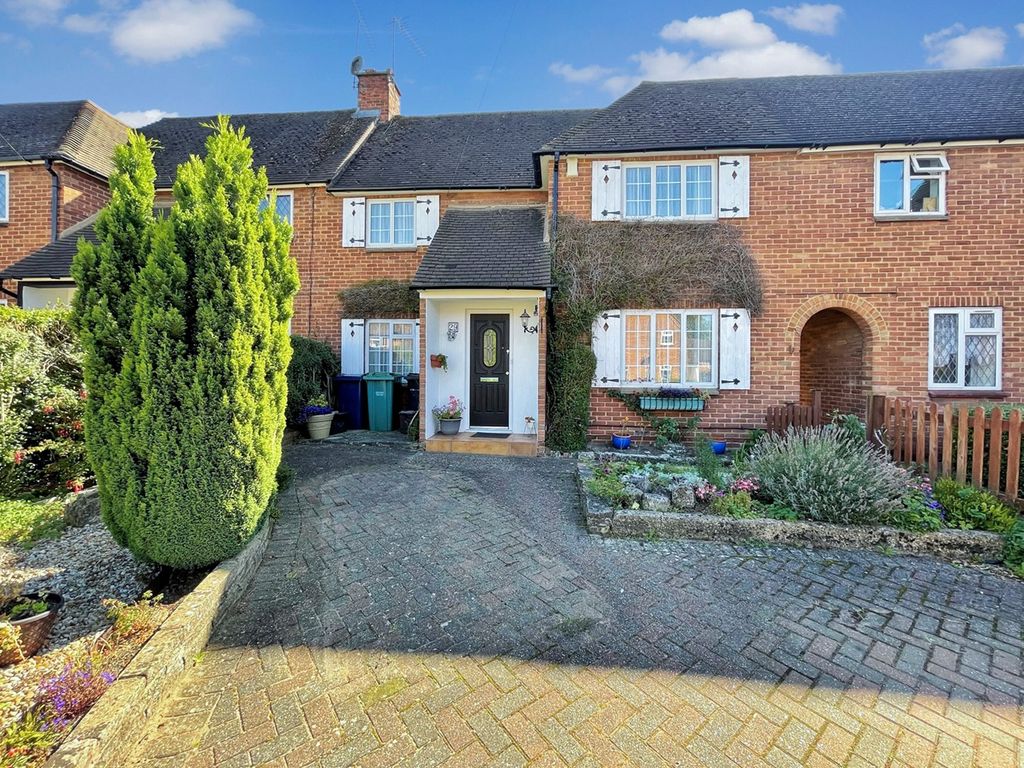 3 bed terraced house for sale in Hillside Close, Chalfont St Peter SL9, £550,000 Zoopla