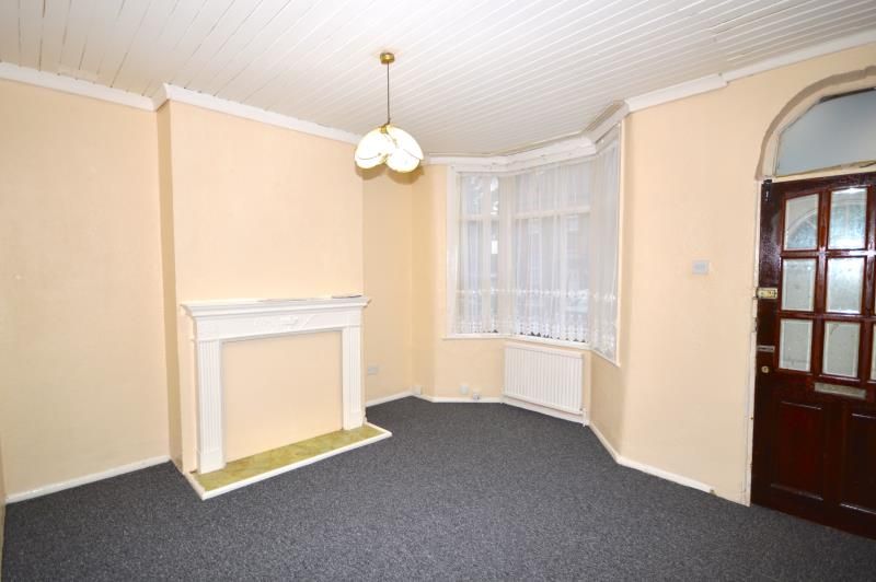 3 bed terraced house to rent in Humberstone Road, Plaistow, London E13