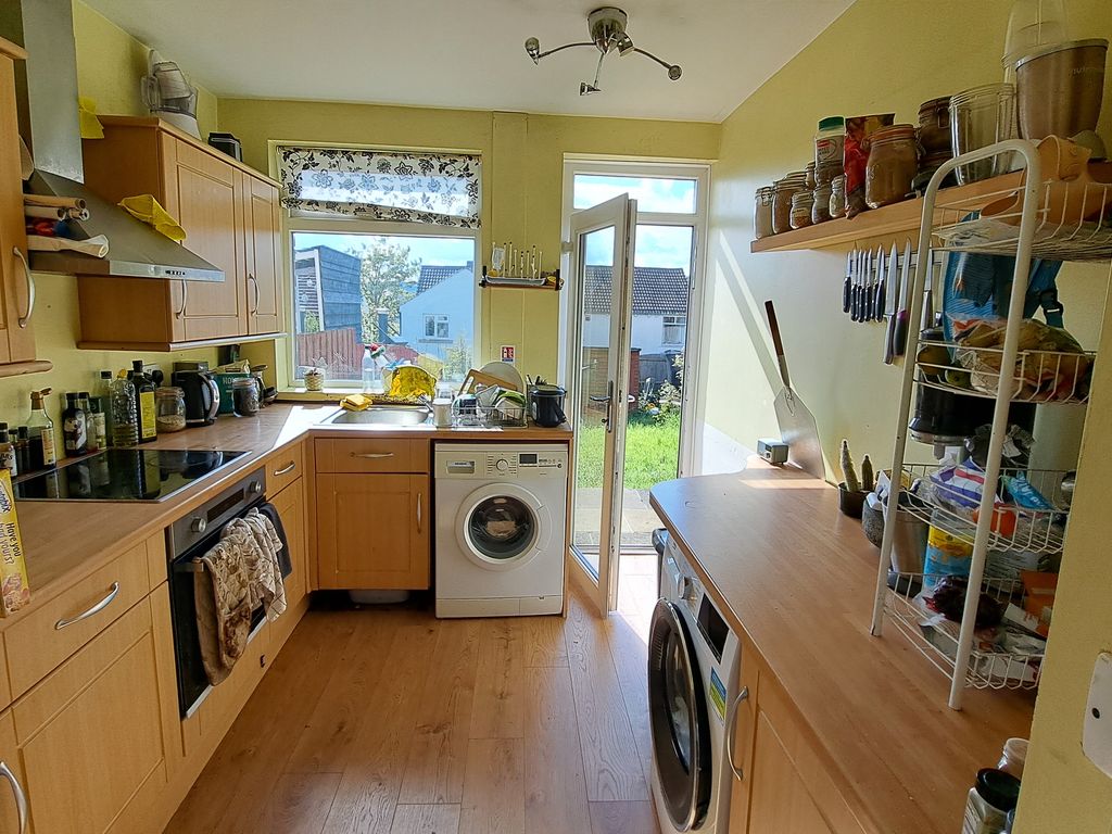 2 bed terraced house for sale in Kent Road, Bingley BD16 Zoopla
