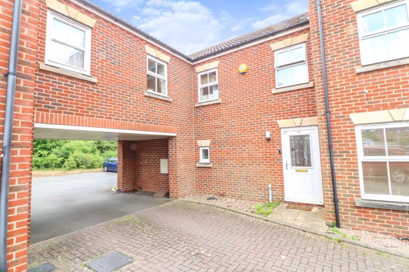 3 bed end terrace house for sale in Walker Crescent, Langley, Slough