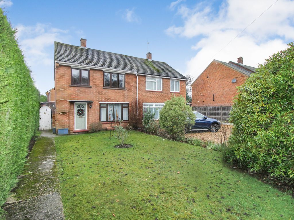 3 bed semidetached house to rent in Cranmore Road, Camberley, Surrey