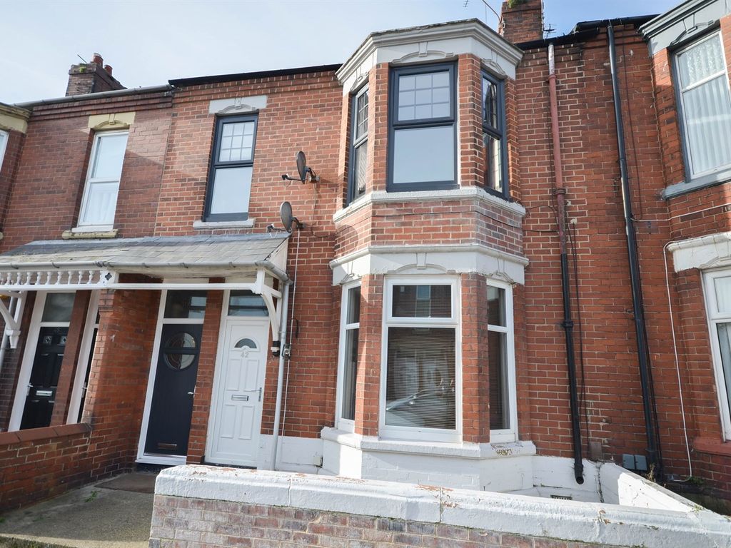 2 bed flat for sale in Lyndhurst Street, South Shields NE33, £56,000