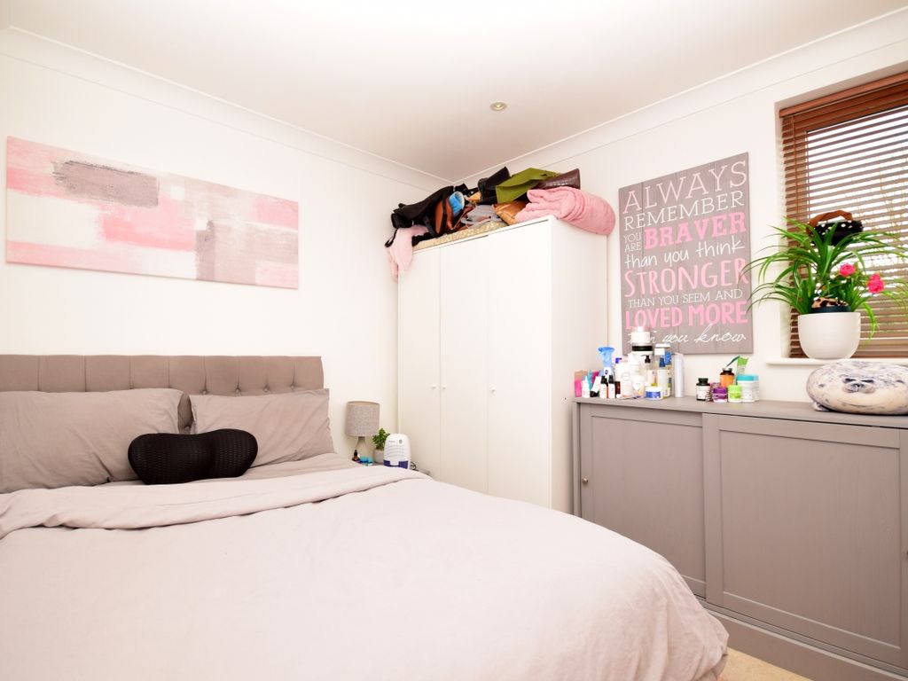 1 bed flat to rent in Godstone Road, Whyteleafe CR3, £1,200 pcm Zoopla