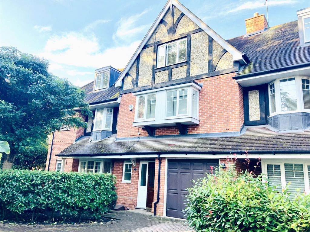 4 bed terraced house for sale in Parkside Road, Reading, Berkshire RG30