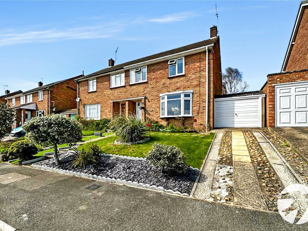 3 bed semidetached house for sale in Charles Drive, Cuxton, Rochester