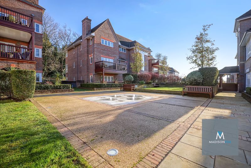 2 bed flat to rent in Hammers Lane, London NW7 Zoopla