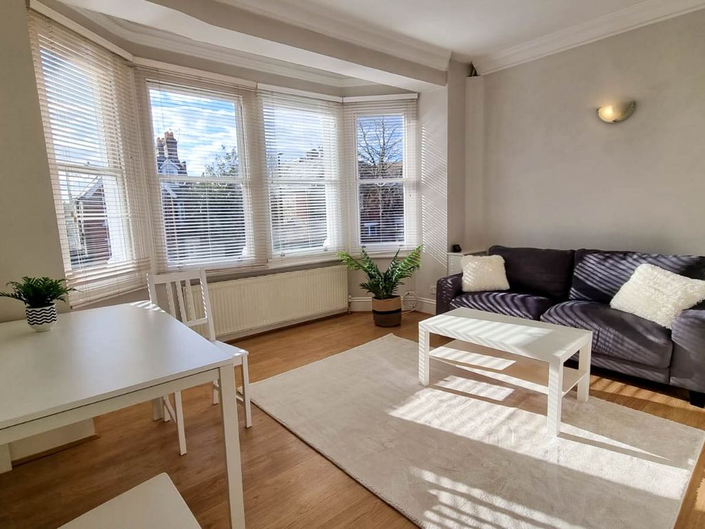 1 bed flat to rent in Twyford Avenue, West Acton, London W3, £1,625 pcm