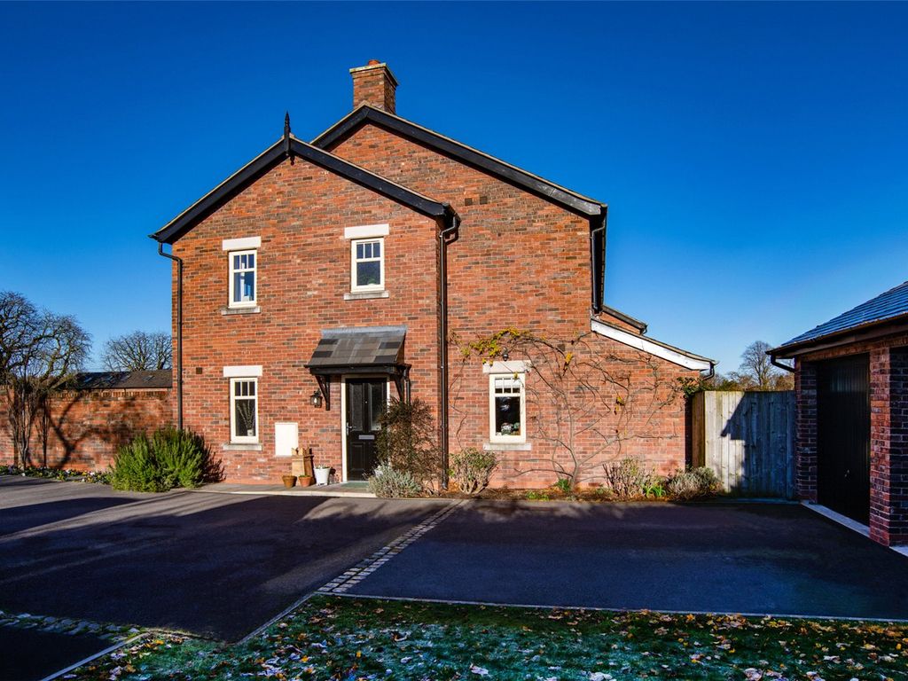 3 bed semidetached house for sale in Chester Road, Daresbury