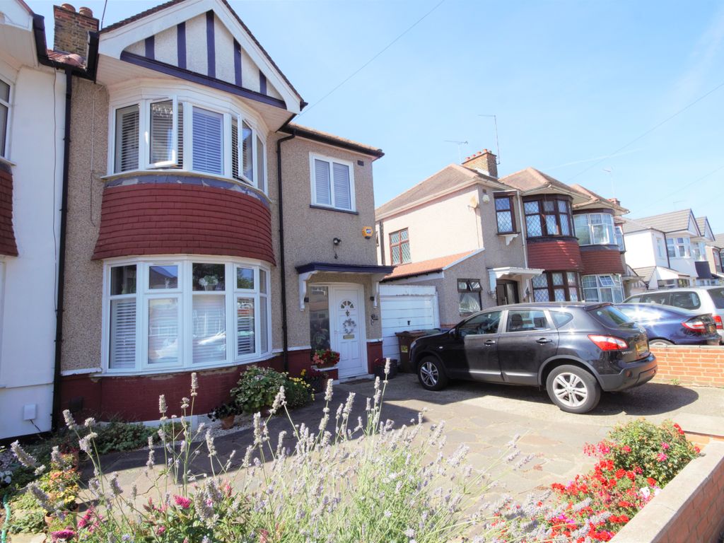 3 bed semidetached house to rent in Blenheim Road, North Harrow