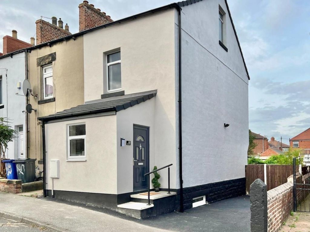 5 bed end terrace house for sale in Greenfoot Lane, Barnsley S75, £