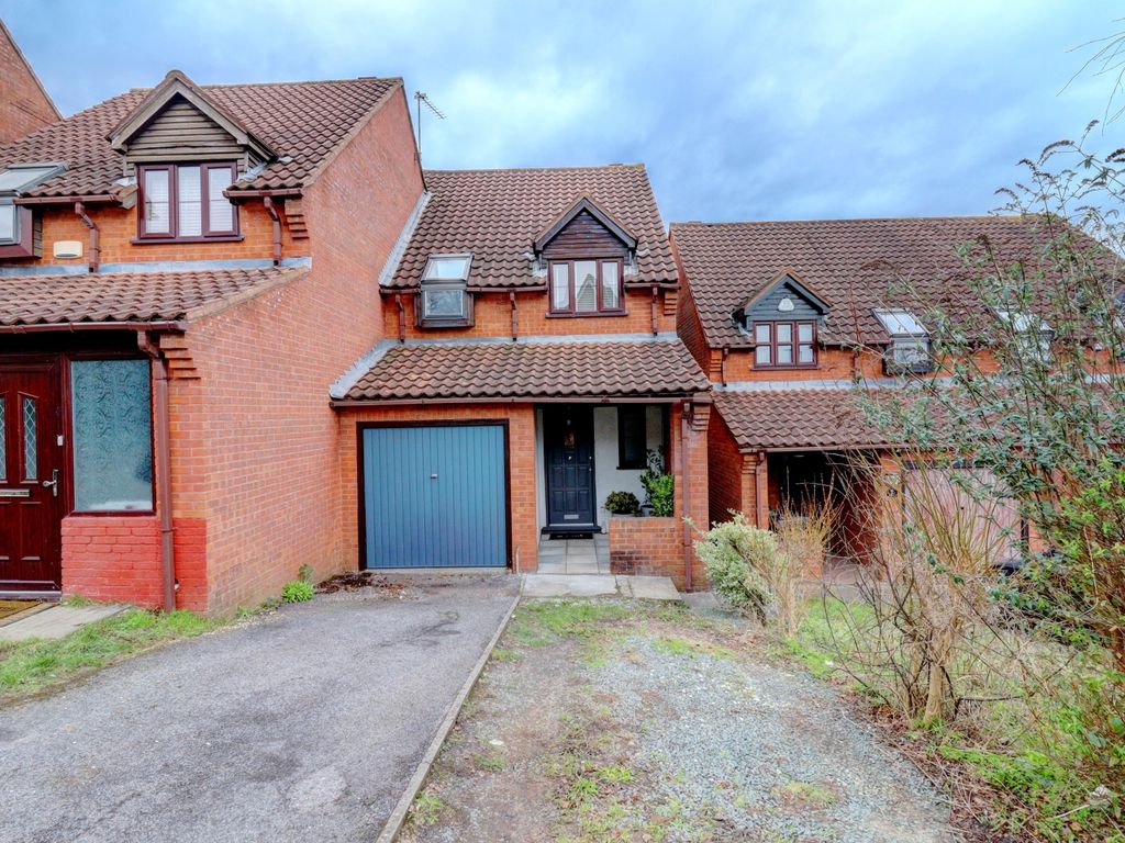 3 bed semidetached house for sale in Garratts Way, High HP13