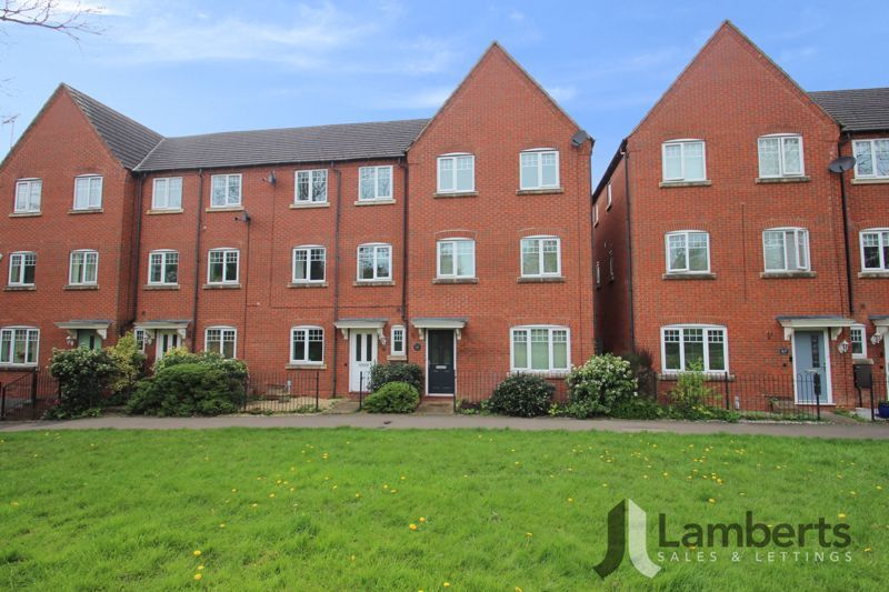 5 bed end terrace house for sale in Hedgerow Close, Greenlands