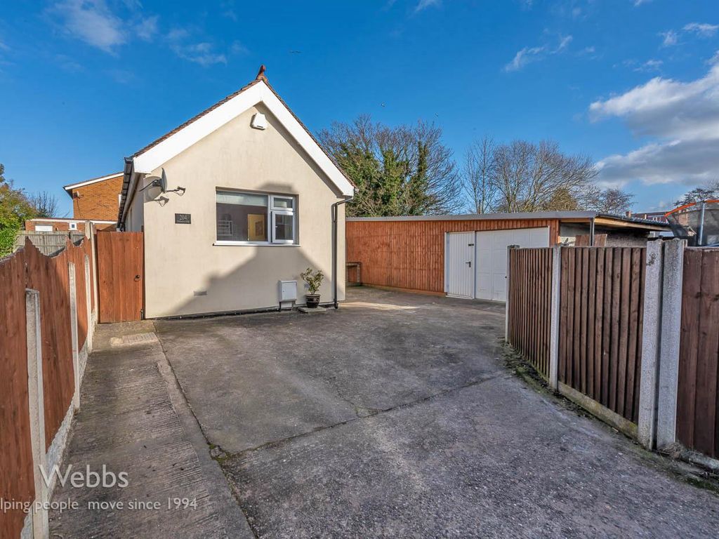 3 bed detached bungalow for sale in Hednesford Road, Heath Hayes