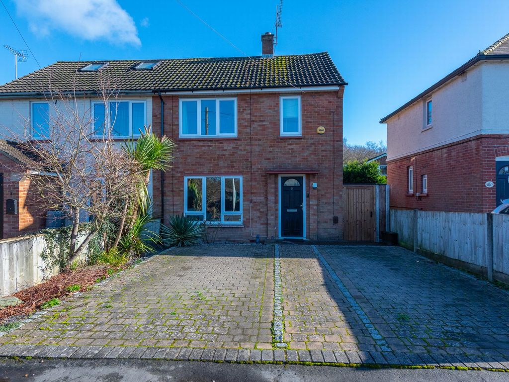 2 bed semidetached house for sale in Mytchett Road, Mytchett GU16, £