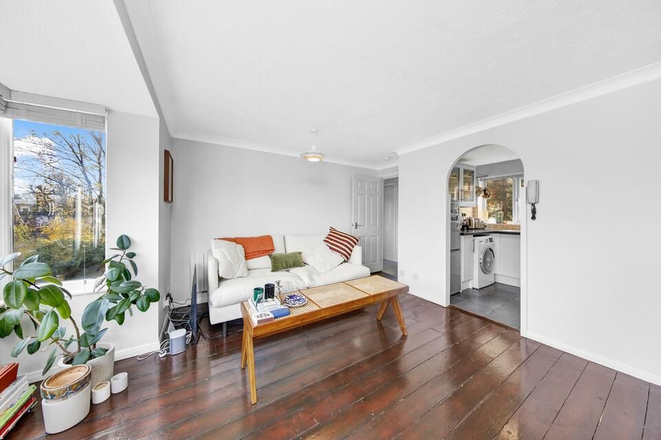 1 bed flat for sale in Linwood Close, London SE5, £350,000 Zoopla