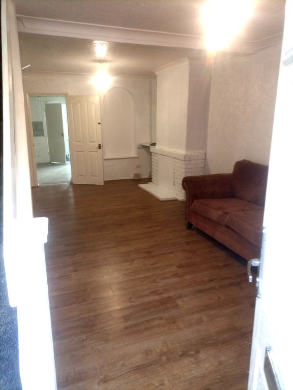 2 bed end terrace house to rent in William Street, Grays RM17, £1,400