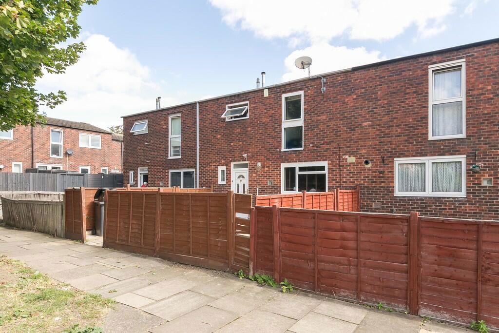 3 bed terraced house for sale in Cordwell Road, London SE13, £395,000