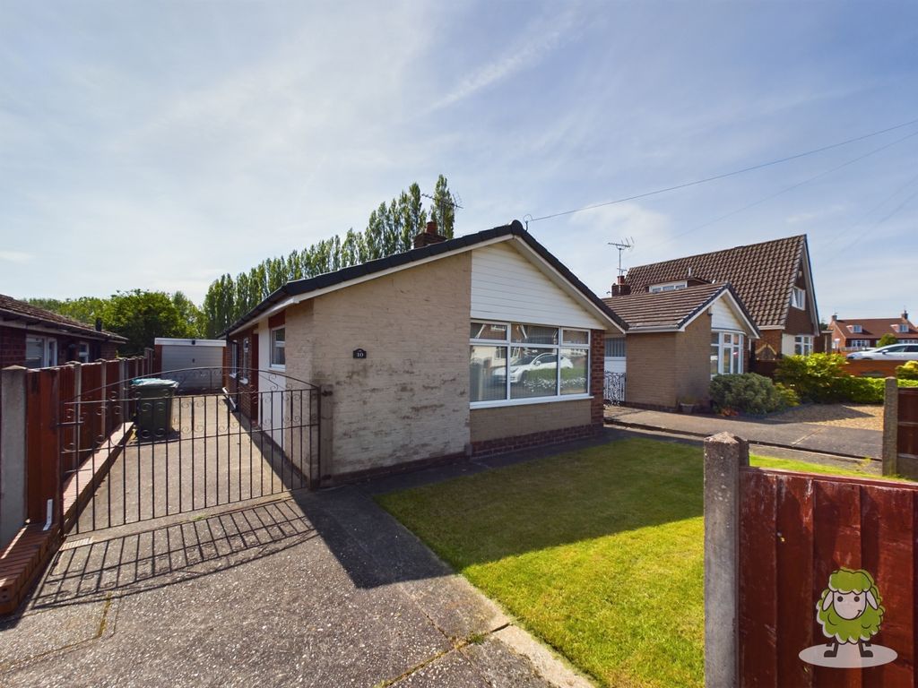 3 bed detached bungalow for sale in Westfield Drive, Mansfield NG19, £
