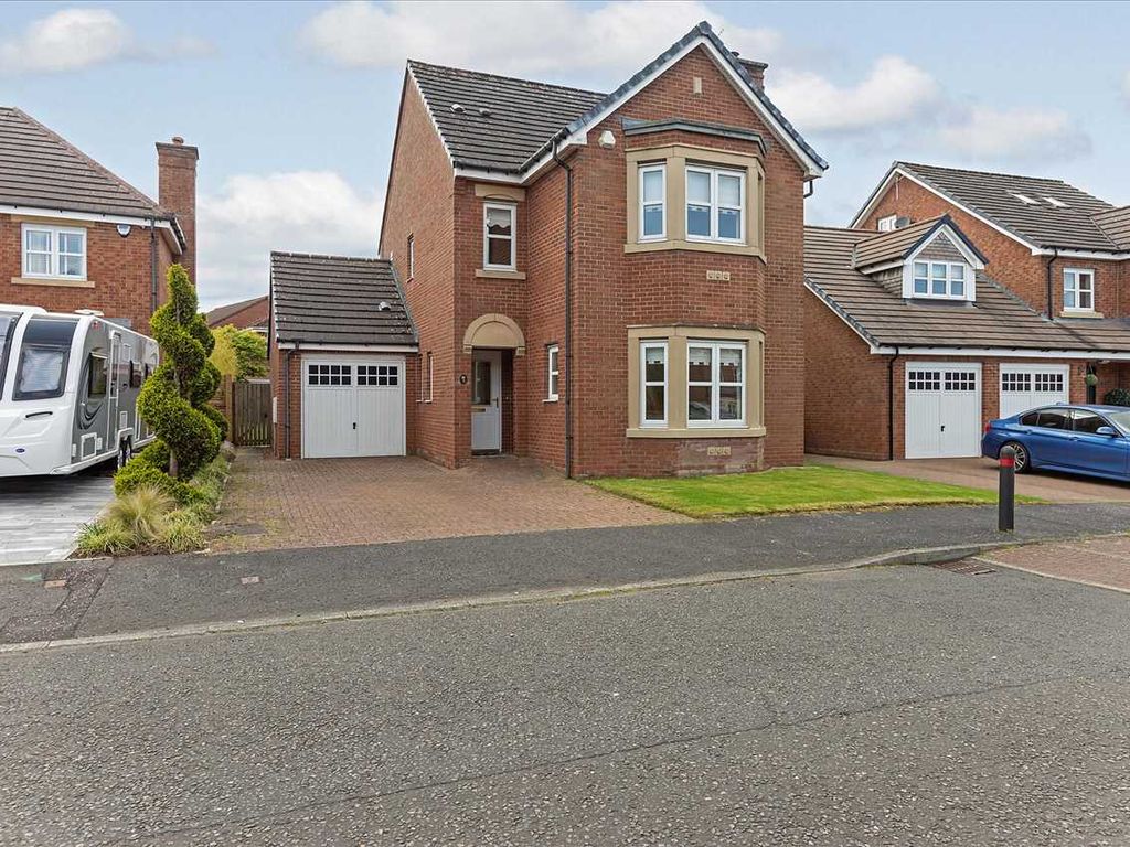 4 bed detached house for sale in Meadow Close, Lindsayfield, East