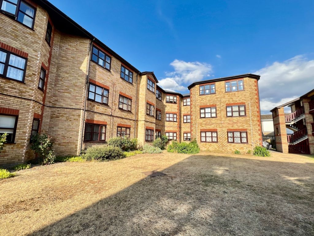 1 bed flat for sale in St. James Oaks, Trafalgar Road, Gravesend DA11