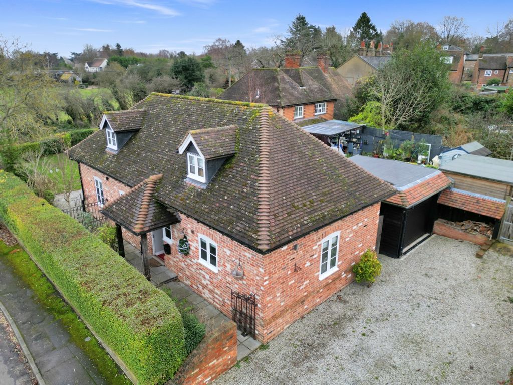 3 bed property for sale in Racefield Close, Shorne, Kent DA12, £625,000