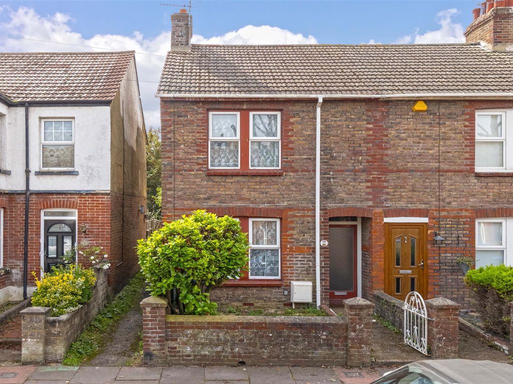 2 bed end terrace house for sale in Southfield Road, Broadwater