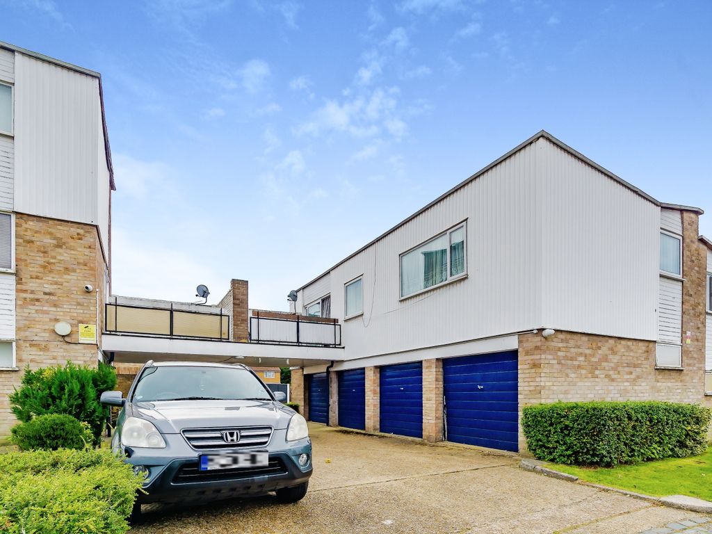 2 bed for sale in Kempton Walk, Shirley, Croydon CR0, £